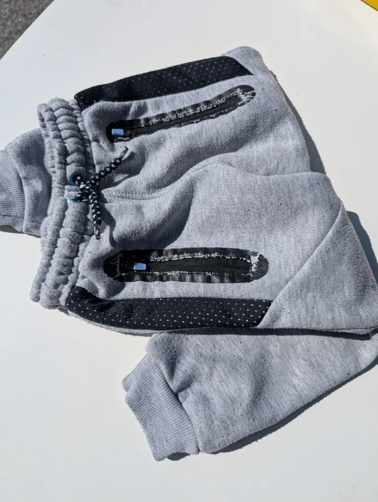 🥕Kids Grey Joggers Size 104🥕 image indicator(3)