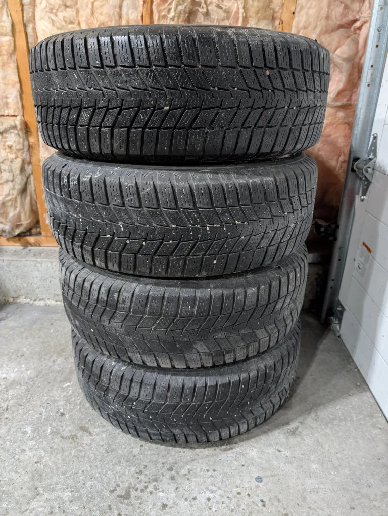 (4)-195/65R15 Winter Tires On Steel Rims 2014 Hyundai Elantra image indicator(5)