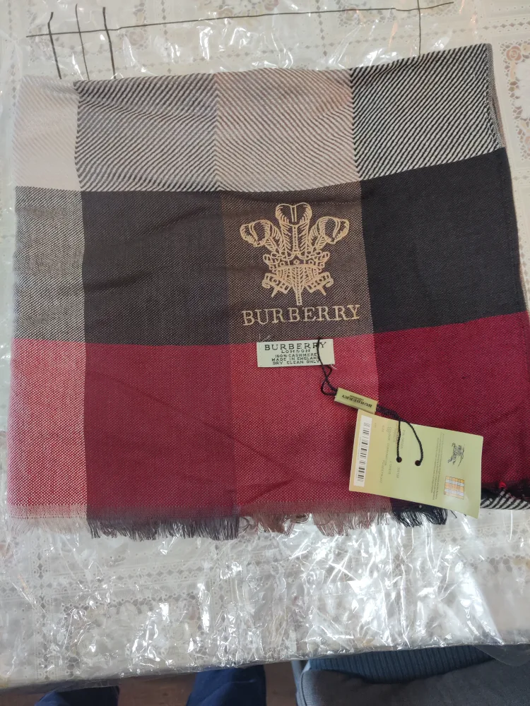100% Cashmere Scarf image indicator(2)
