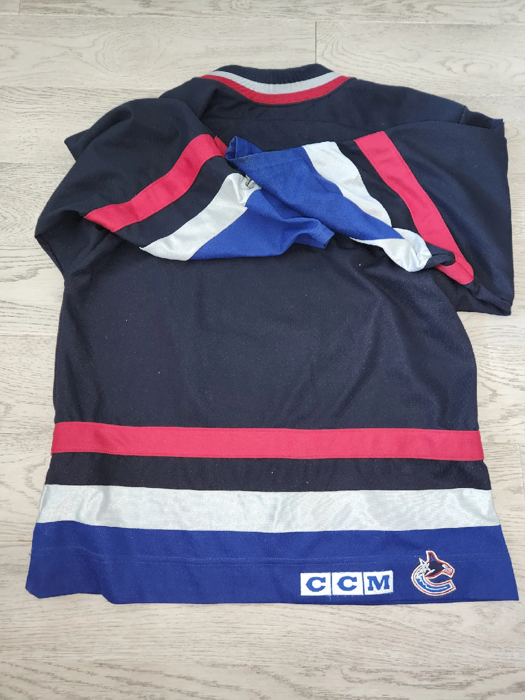 CCM Vancouver Canucks Hockey Jersey image indicator(2)