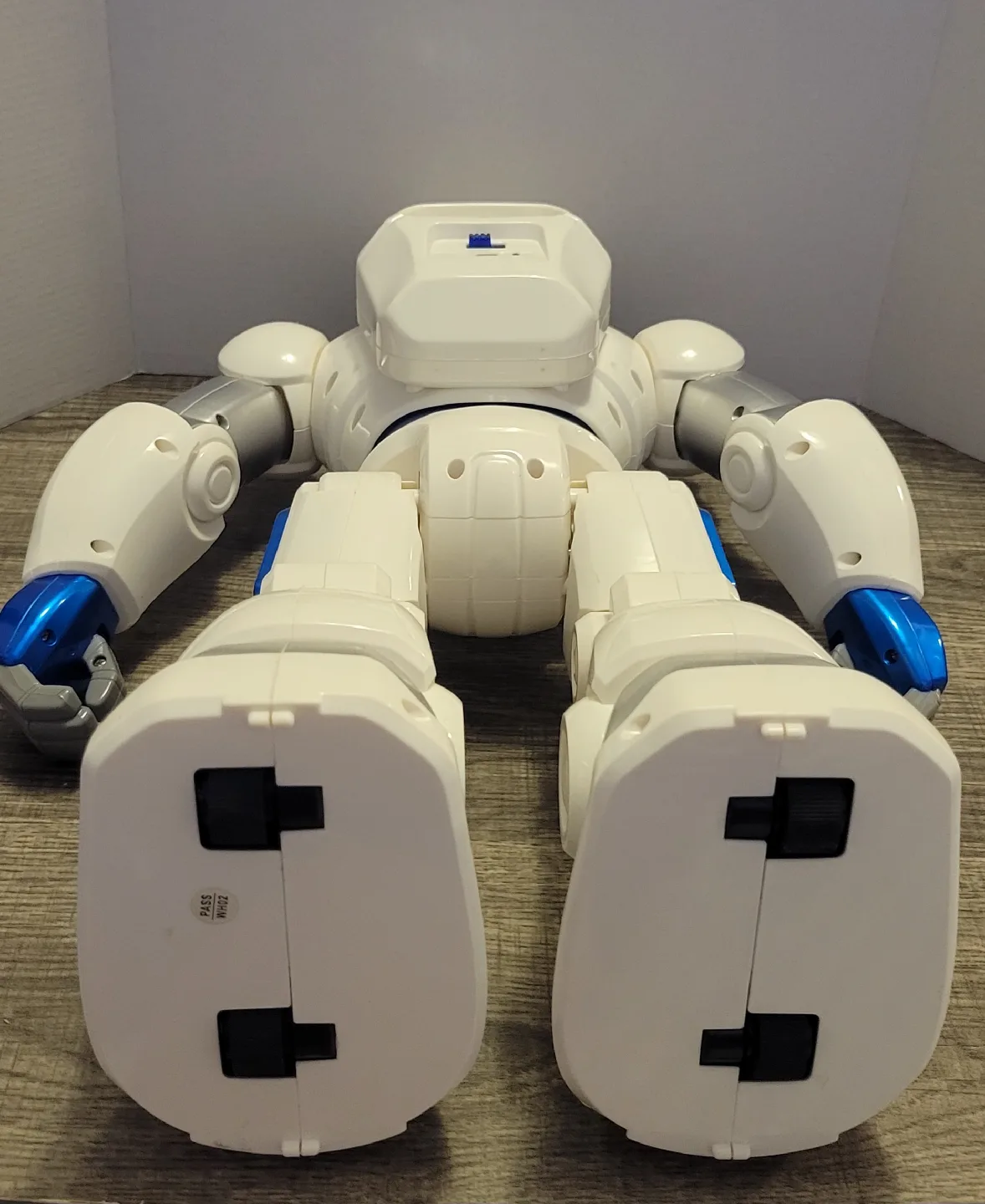 FutureX Rhythm Bot Robot - White & Blue image indicator(5)