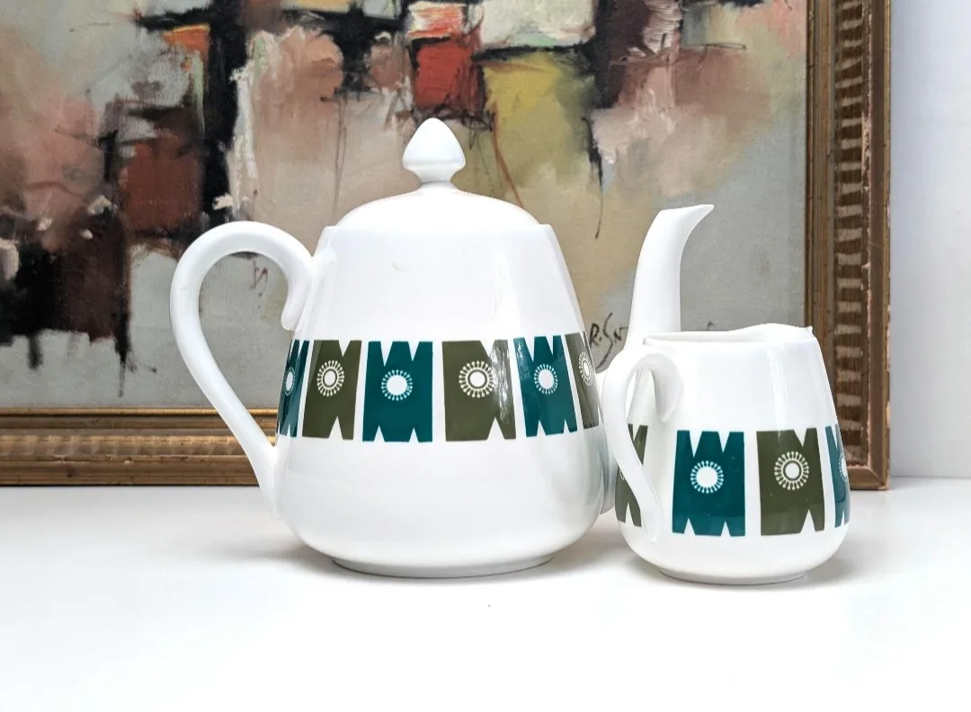 Crown Staffordshire ~ Delamere ~ Teapot and Creamer image indicator(7)