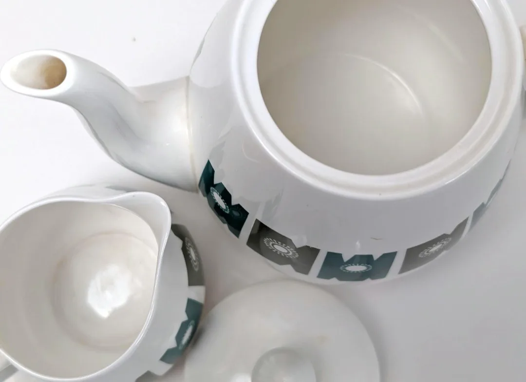 Crown Staffordshire ~ Delamere ~ Teapot and Creamer image indicator(8)