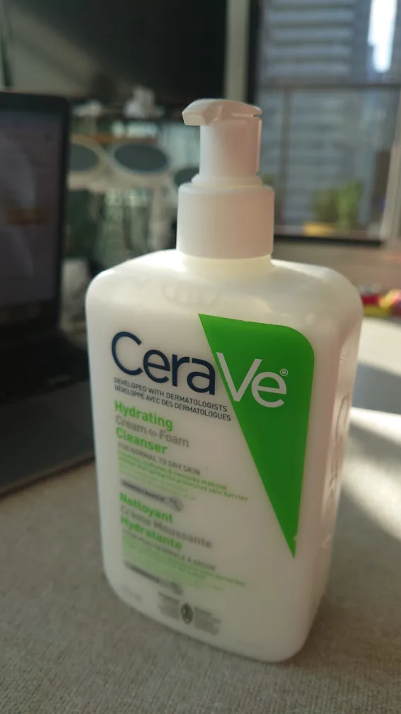 New CeraVe Hydrating Cream-to-Foam Cleanser image indicator(2)