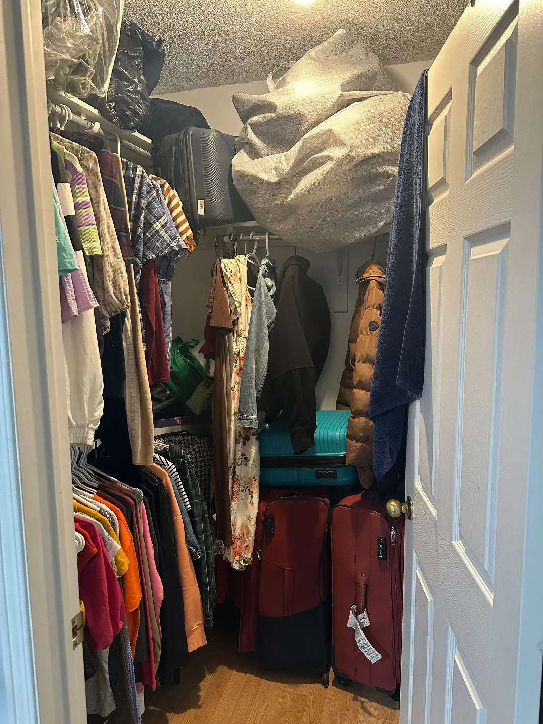 master bed room for rent image indicator(3)