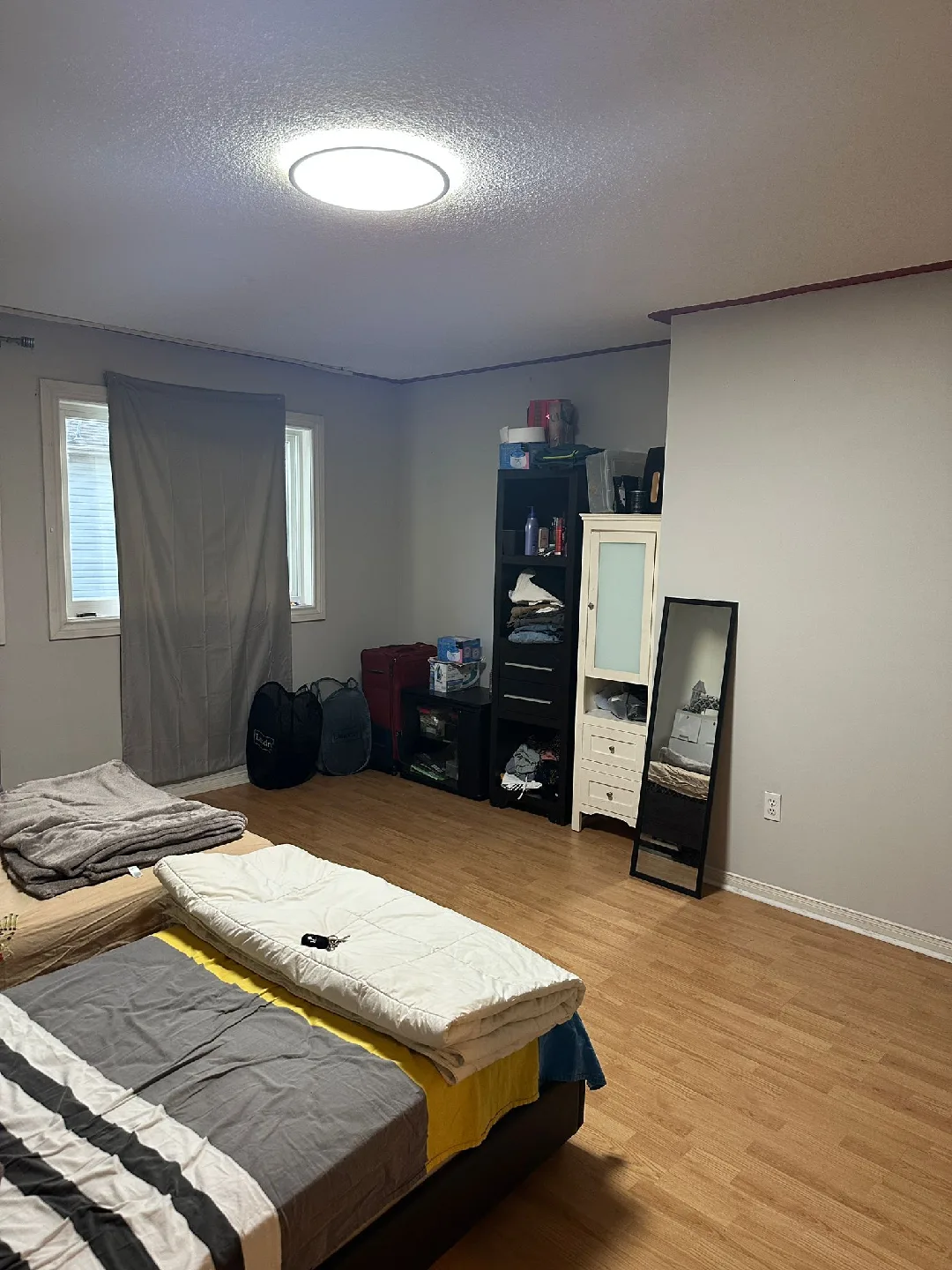 master bed room for rent image indicator(5)