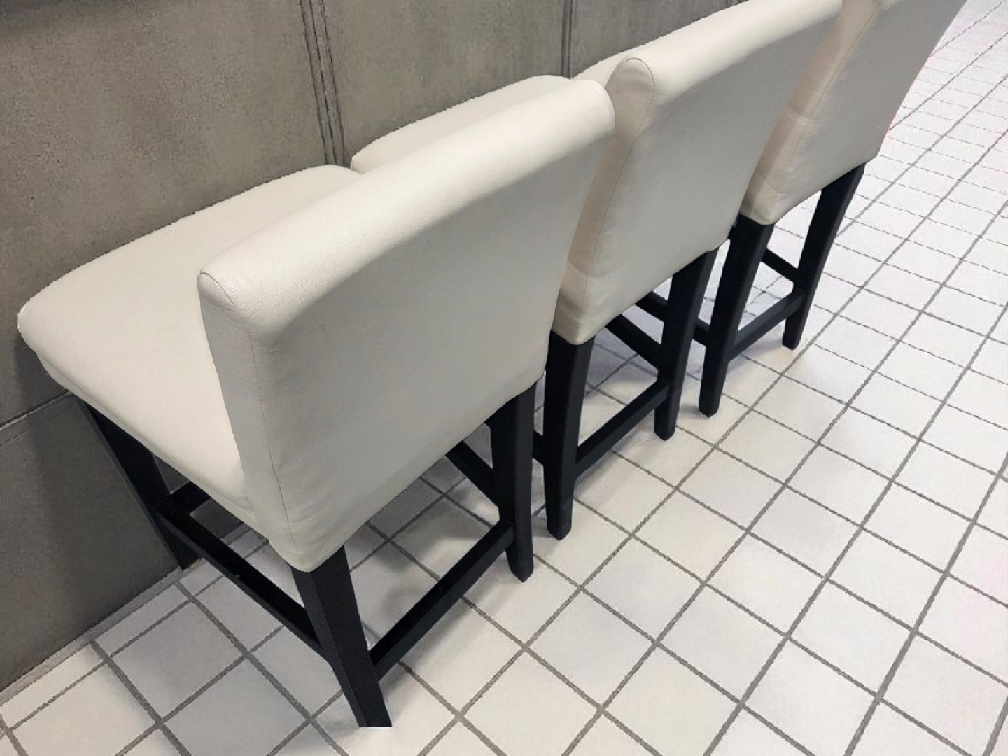 Set of 3 White Bar Stools - photo 2