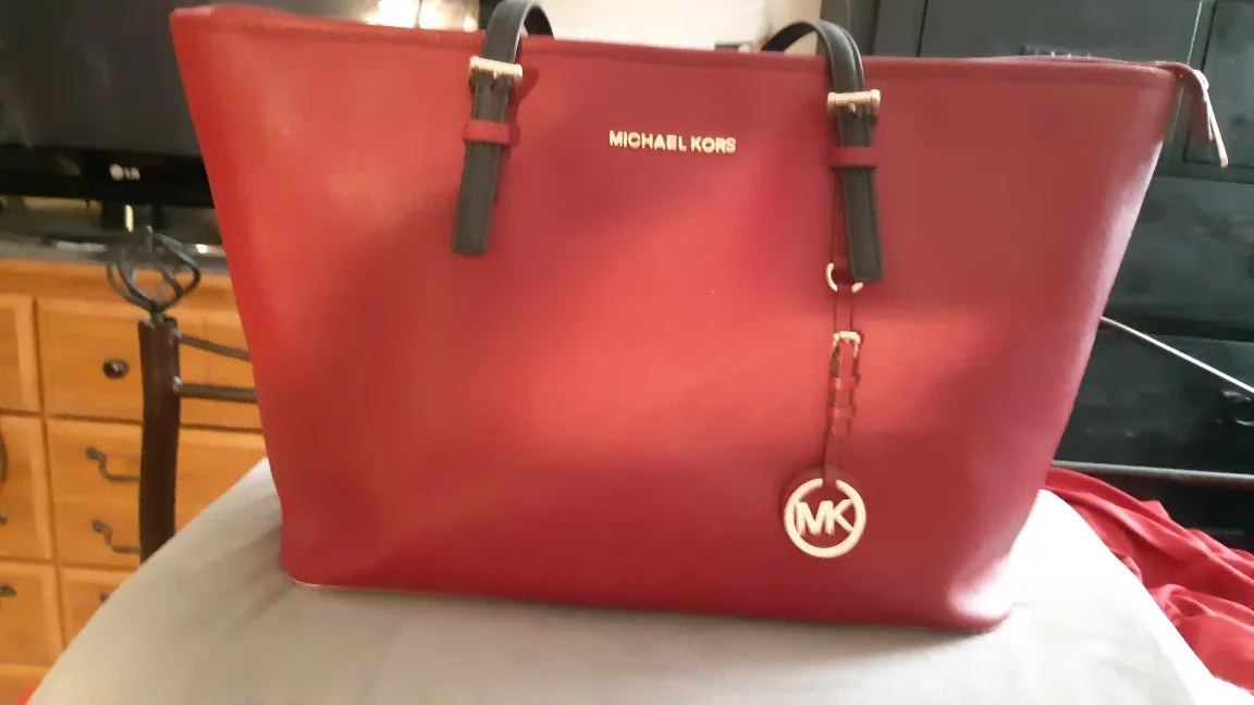 Michael Kors Jet Set Bag thumbnail