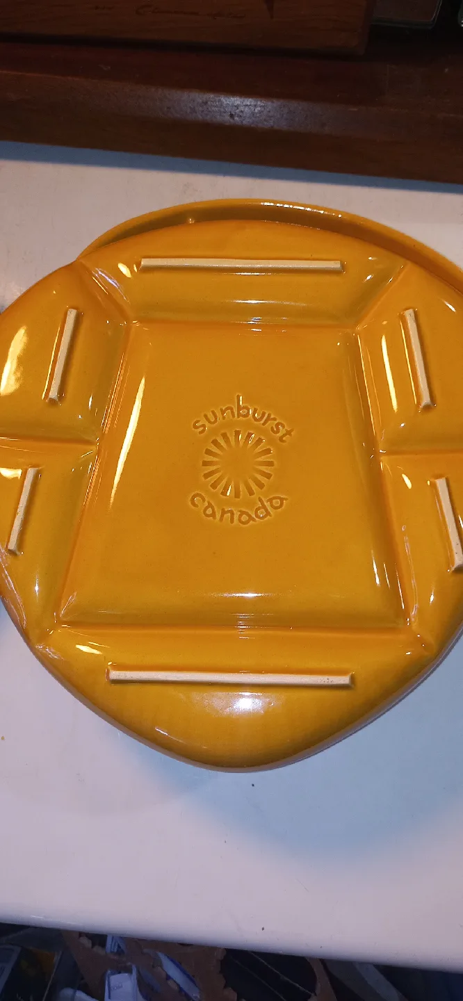 Sunburst Canada Mustard Yellow Divided Serving Plates image indicator(3)