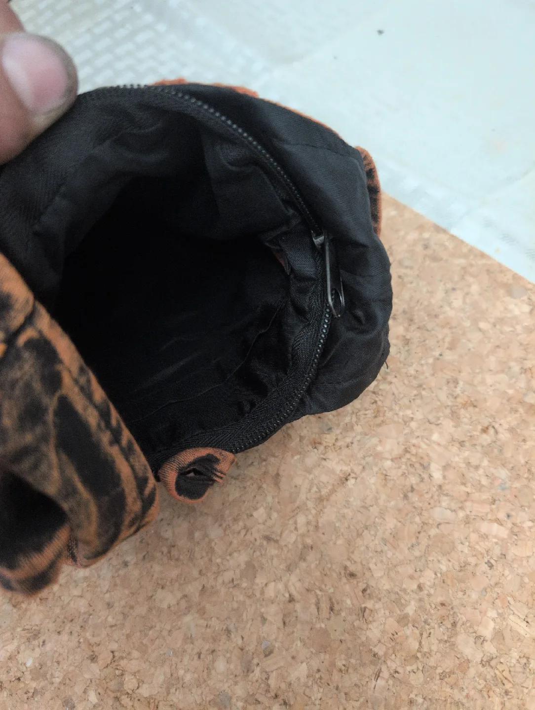 Handmade Embroidered Sling Bag image indicator(3)