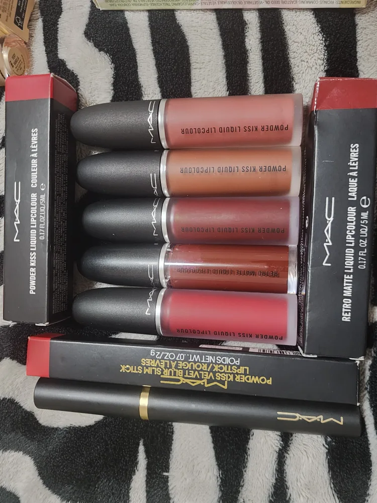 MAC Lipsticks - Powder Kiss & Retro Matte image indicator(3)