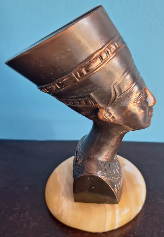 Vintage Nefertiti Bust Statue image indicator(3)