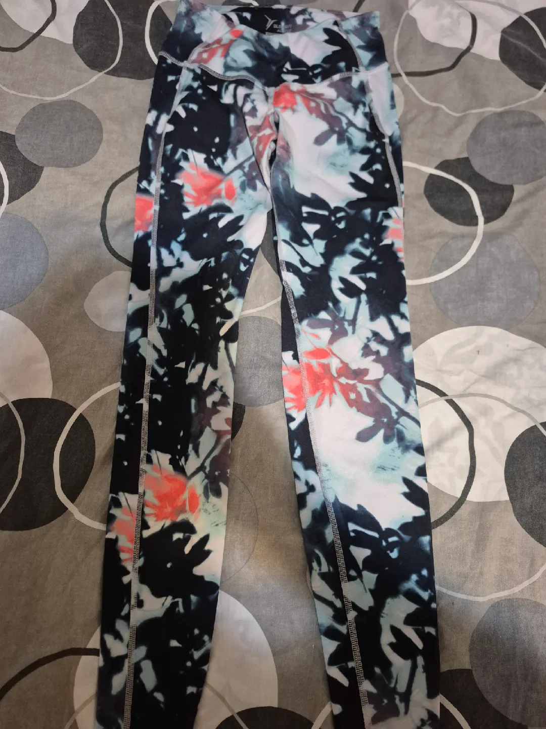 Old Navy Active Go-Dry Leggings XS thumbnail
