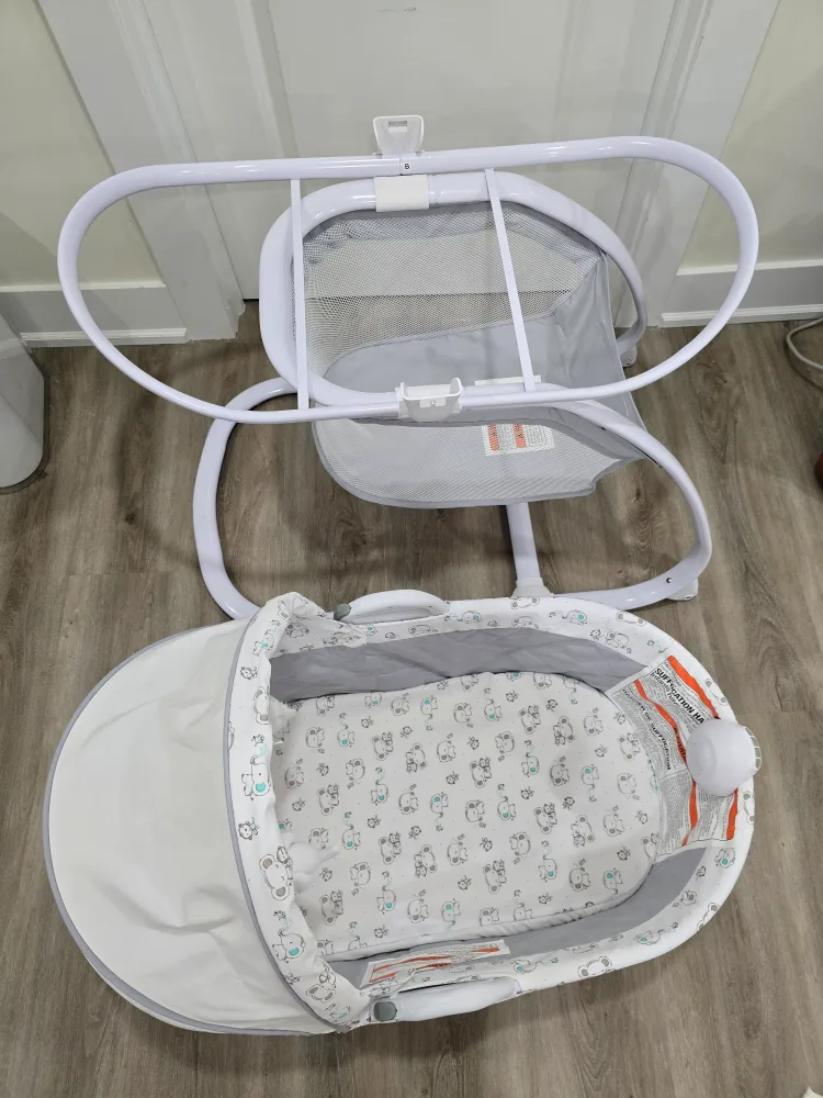 Delta Children Moses Bassinet image indicator(4)