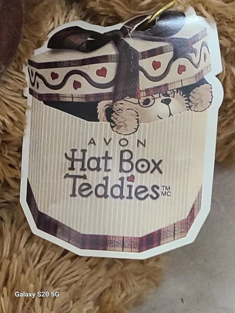 Avon Hat Box Teddies Bear Figurine image indicator(4)