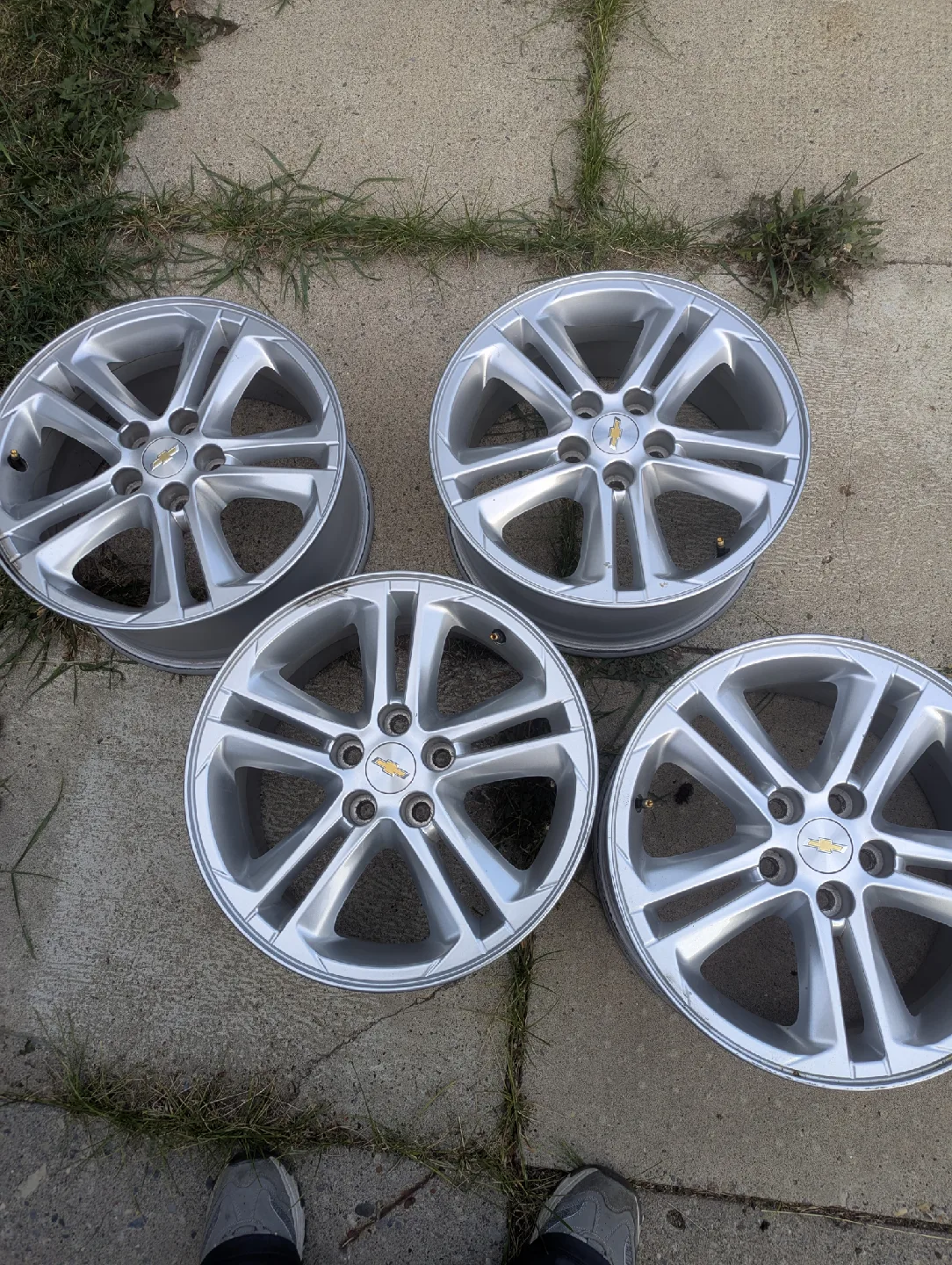 Set of 4 Chevrolet Rims image indicator(2)