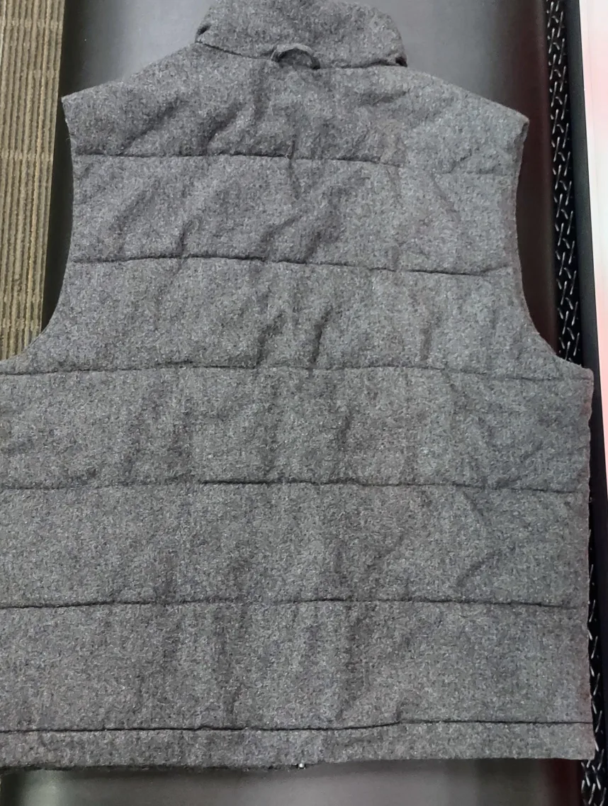 H&M Grey Puffer Vest image indicator(3)