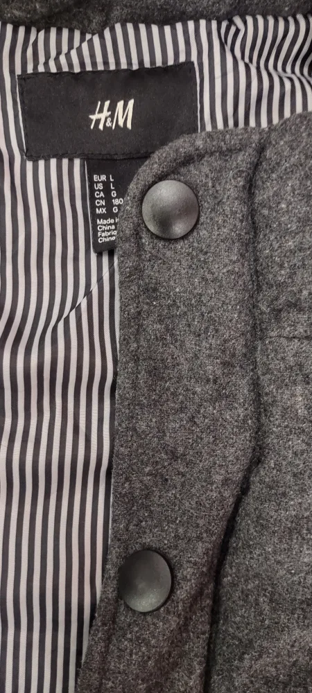 H&M Grey Puffer Vest image indicator(5)