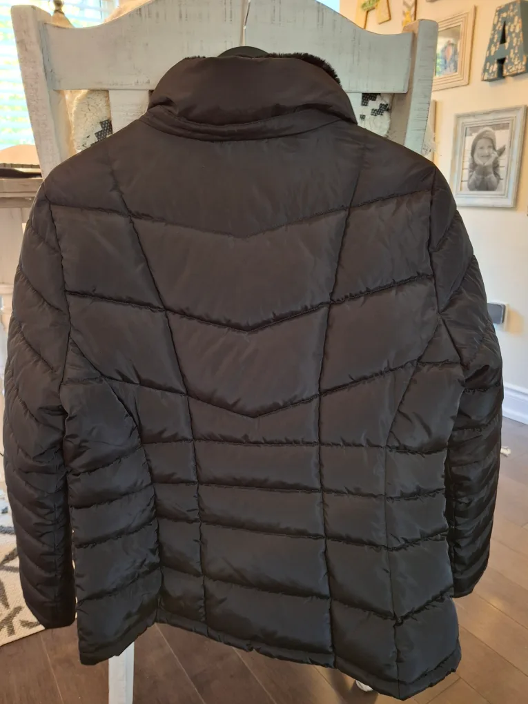 Womens Calvin Klein coat. image indicator(5)