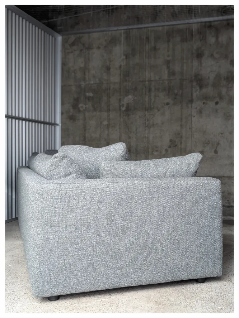 URBAN BARN COUCH image indicator(3)