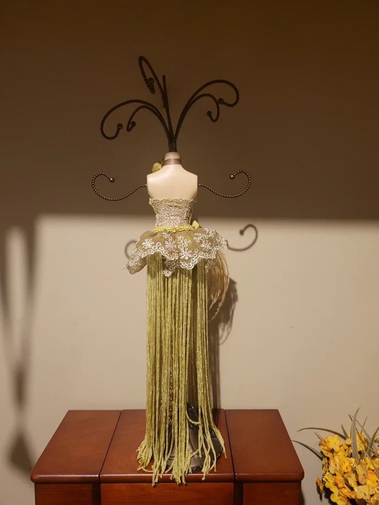 Decorative Mannequin Jewellery Stand image indicator(2)