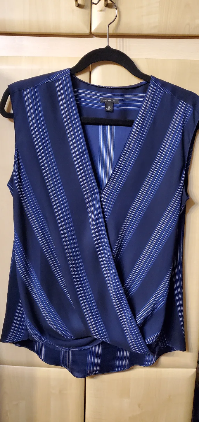 Ann Taylor Navy Striped Sleeveless Blouse - M thumbnail