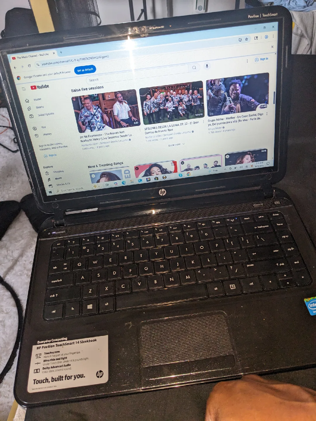 HP Pavilion TouchSmart 14 Sleekbook image indicator(2)