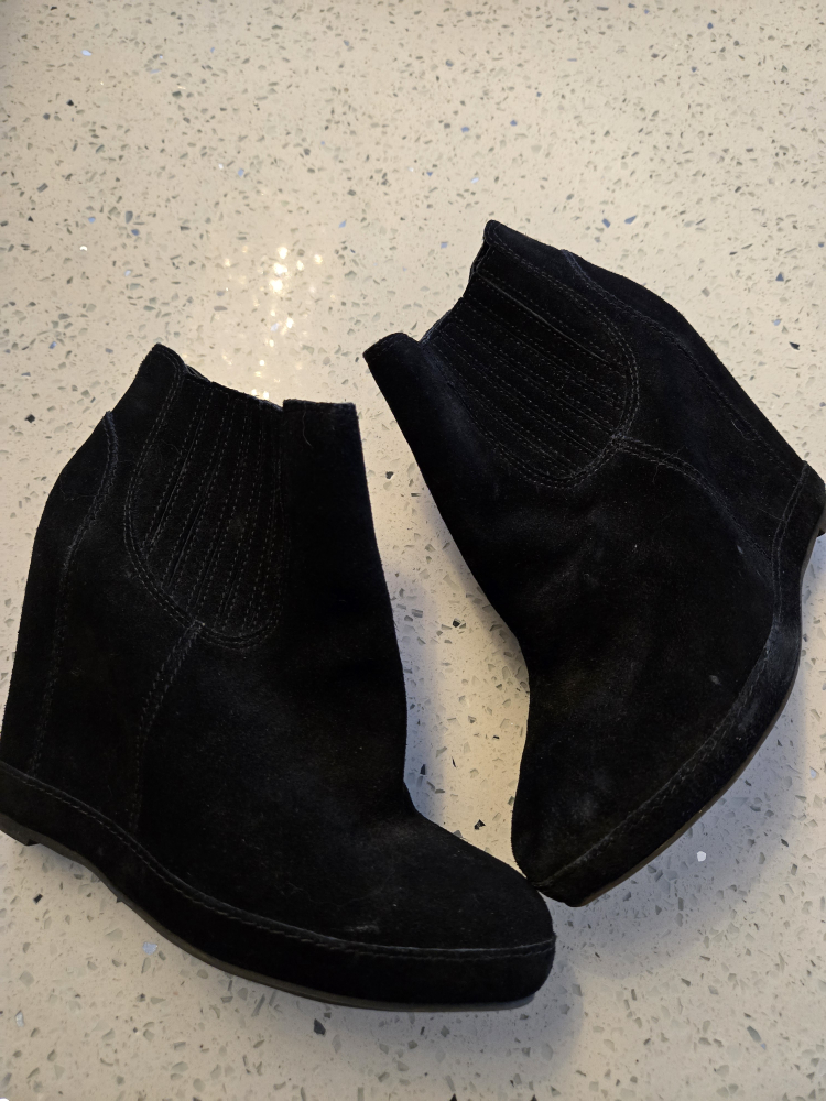 Le  Chateau Black Wedge Ankle Boots 9