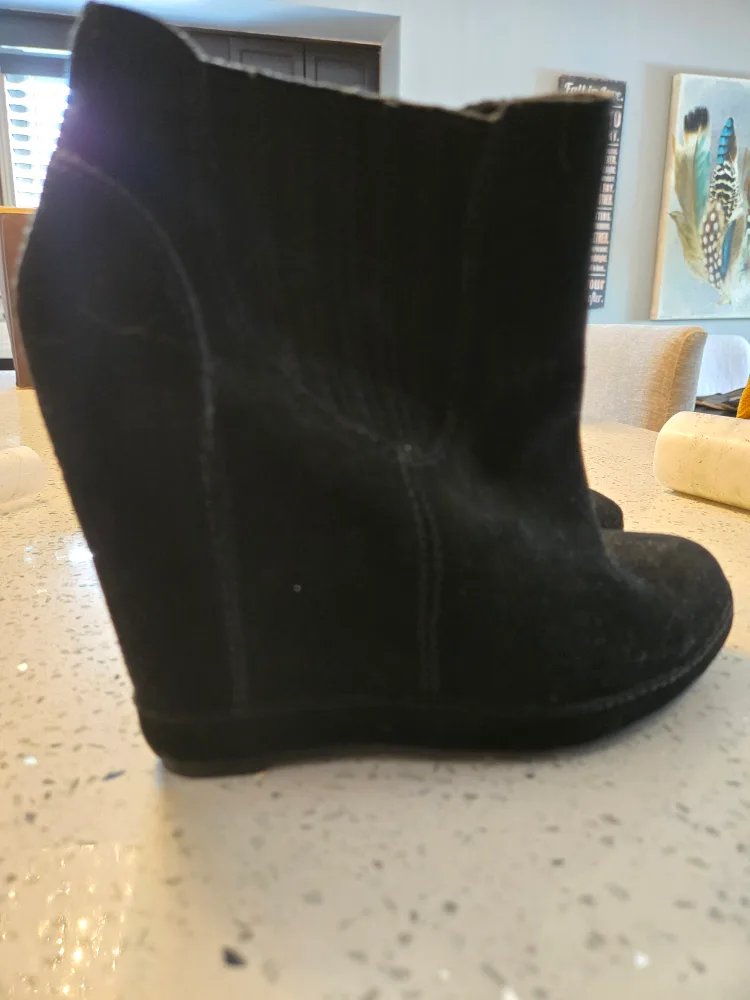 Le  Chateau Black Wedge Ankle Boots 9 image indicator(3)