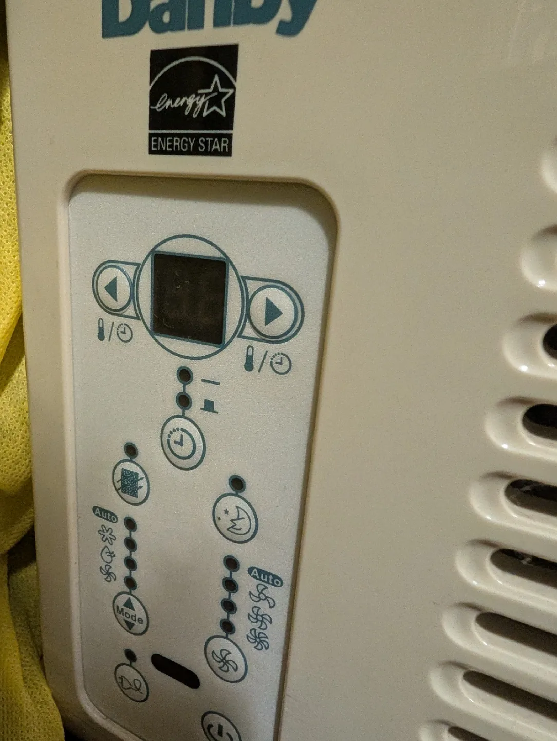 moving sale - Window Air Conditioner image indicator(3)