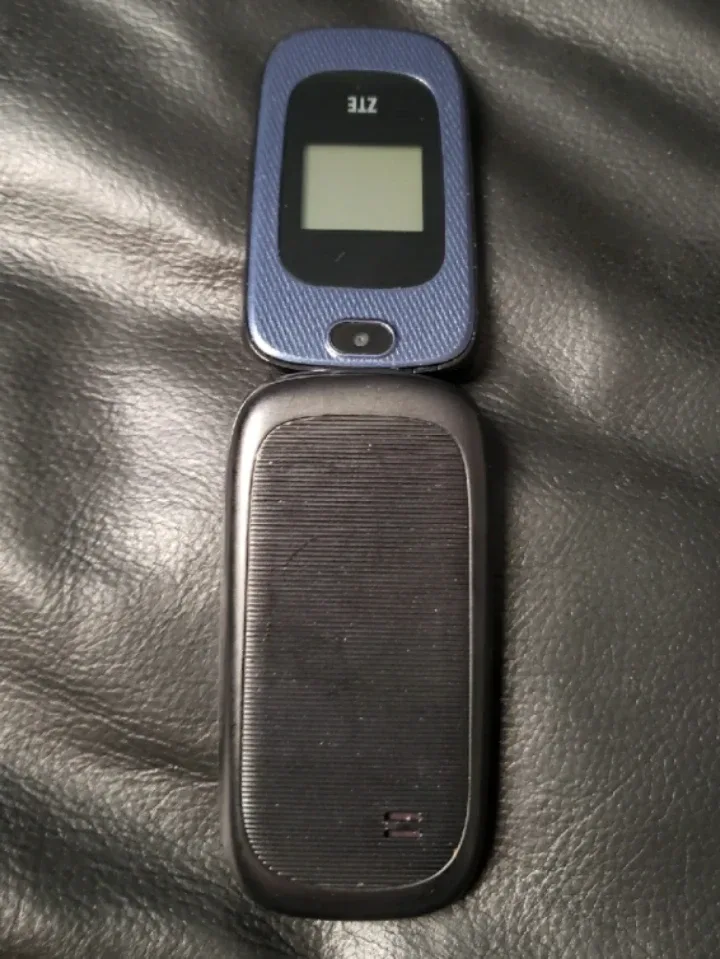 ZTE Flip Phone model Z222 image indicator(3)