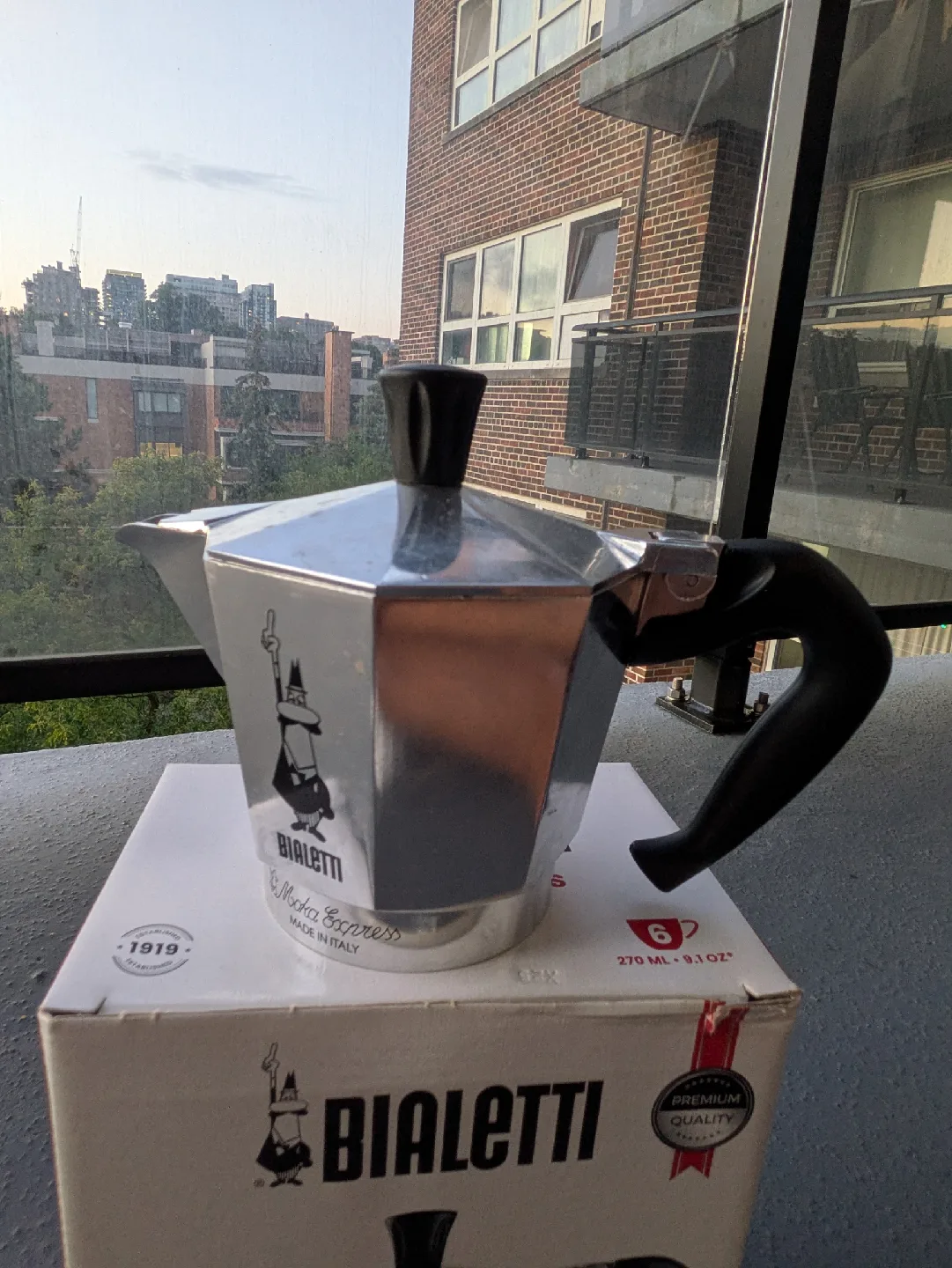 Bialetti Moka Express 6-Cup Stovetop Espresso Maker image indicator(5)