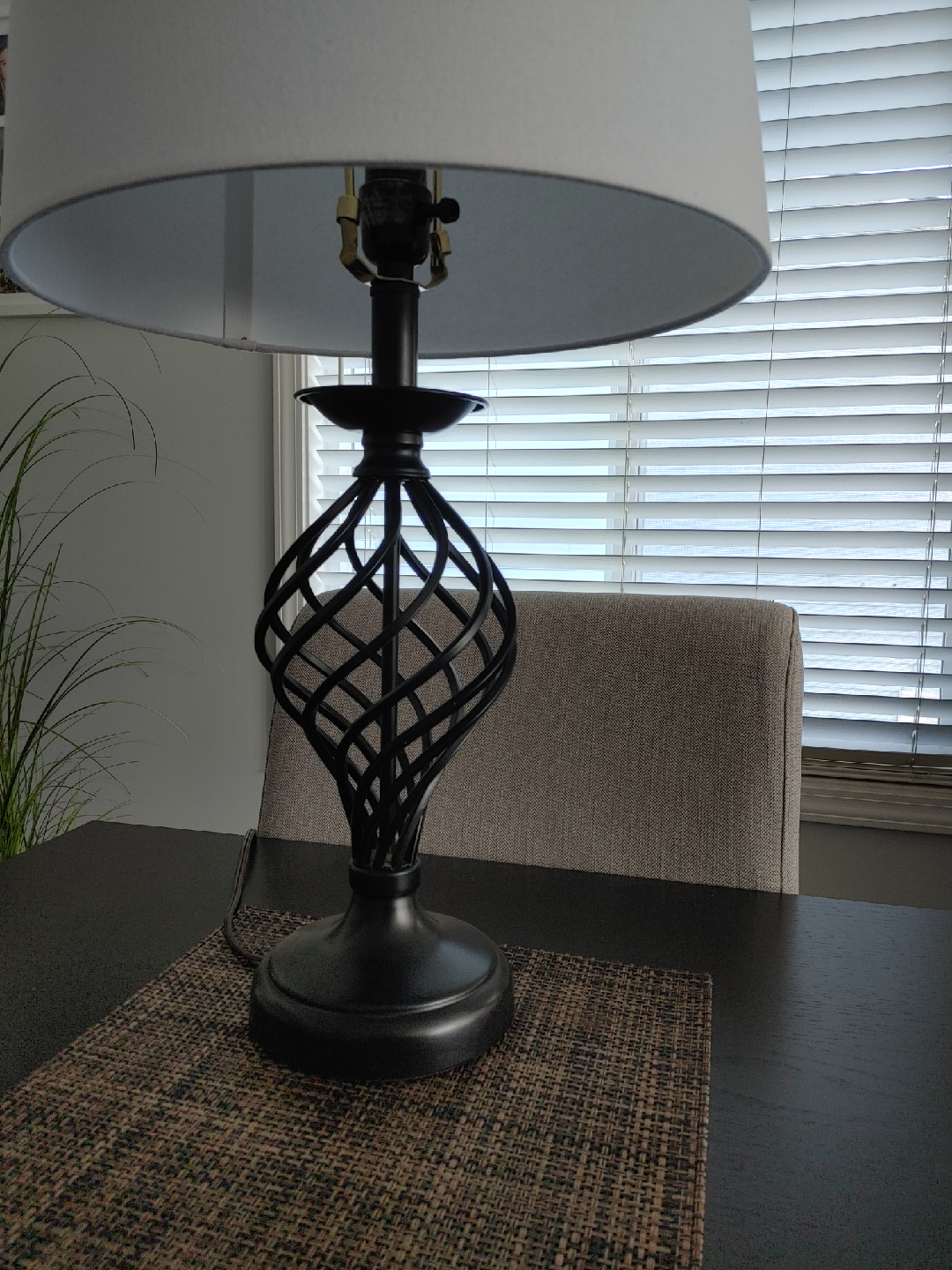 Table Lamp with Black Twisted Base - photo 3