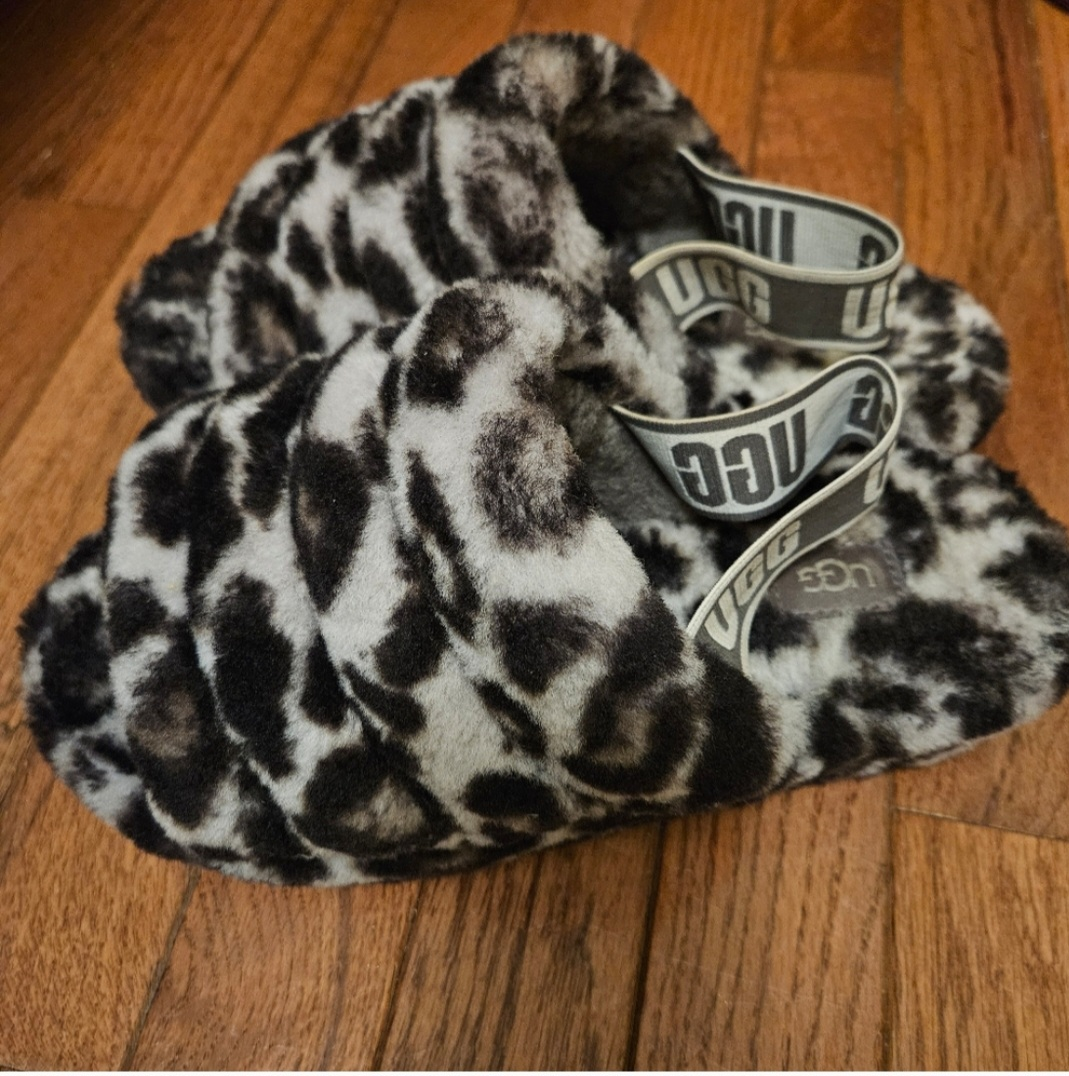 UGG Fluff Yeah Size 7