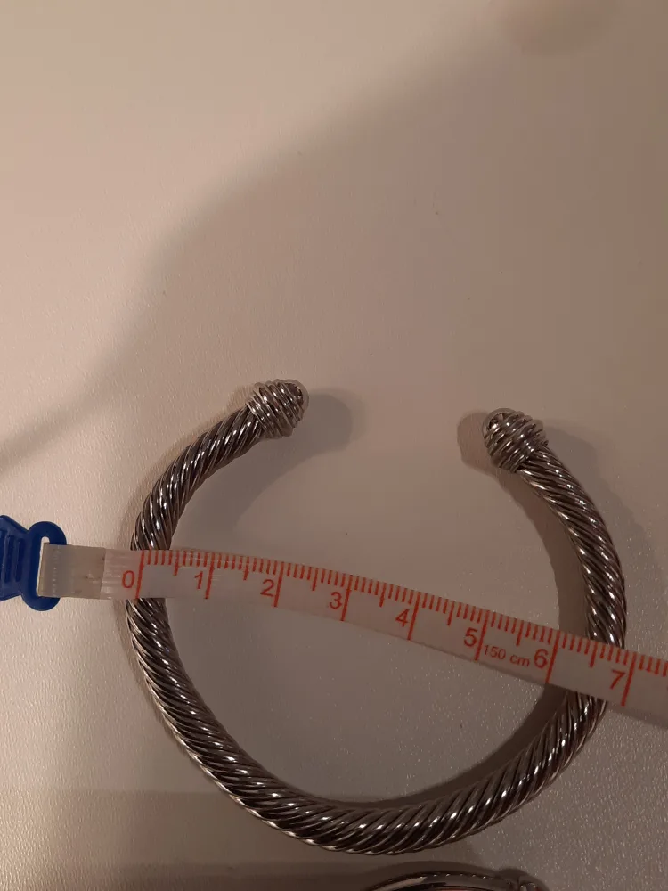 Set of 3 Silver Bracelets image indicator(7)