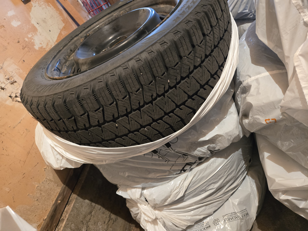 Good M+S Bridgestone tires with rims 215/55R16 - photo 3