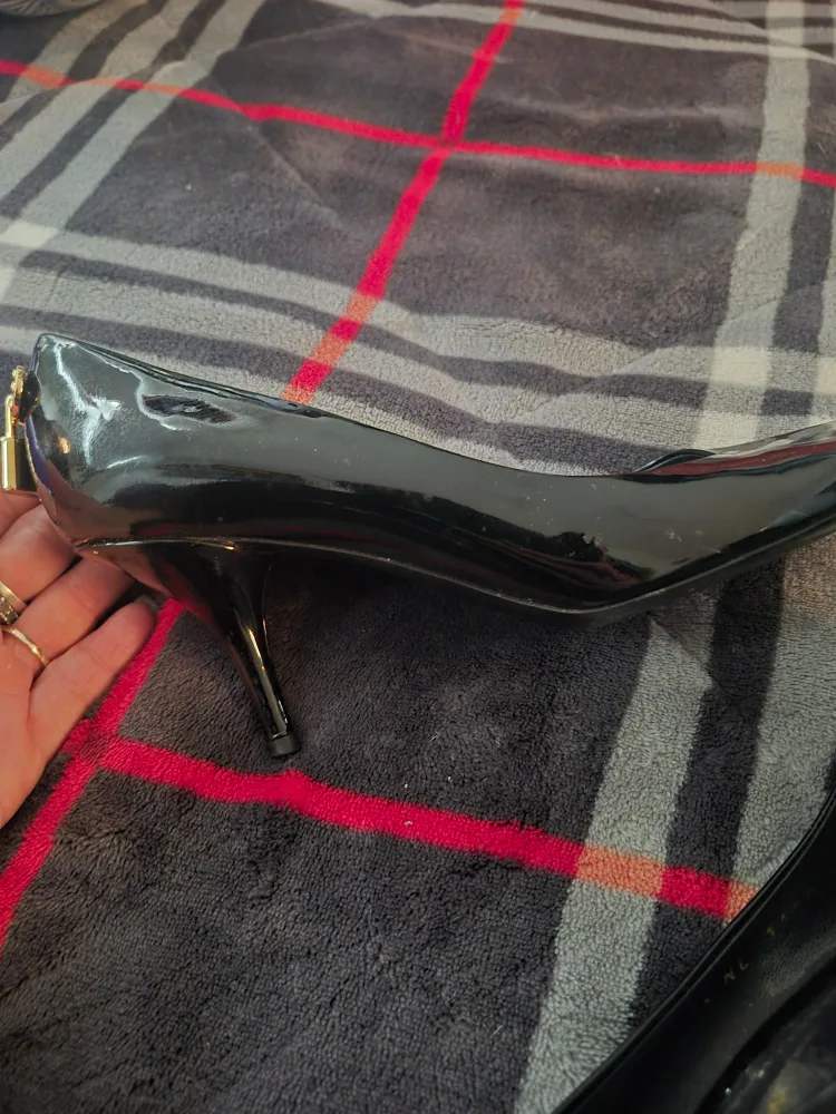 Louis Vuitton Black Patent Leather Heels Size 36 image indicator(5)