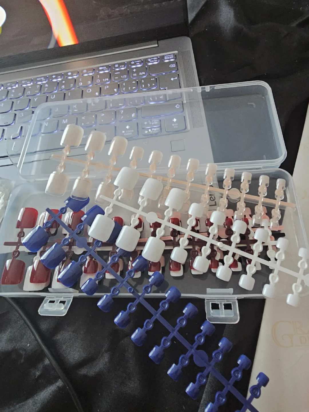 8 Colors Press-On Toe Nails Set thumbnail