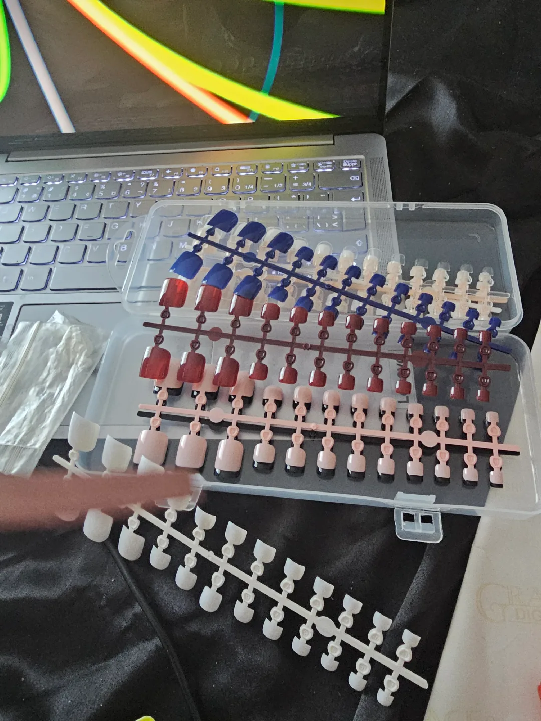 8 Colors Press-On Toe Nails Set image indicator(4)