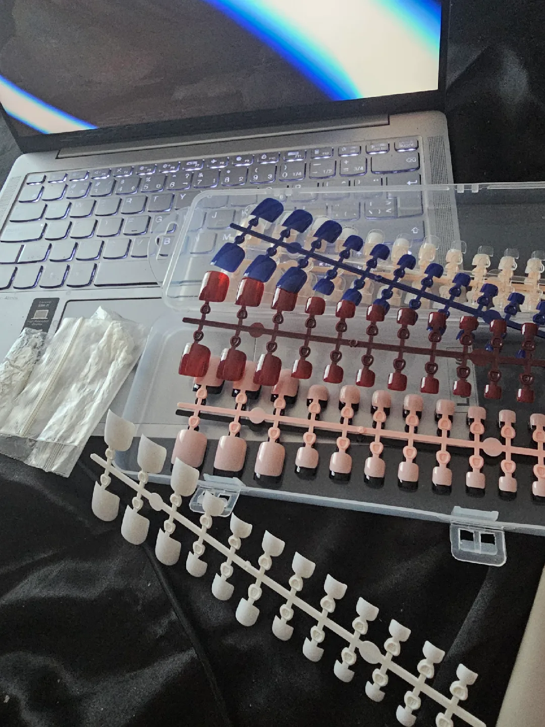 8 Colors Press-On Toe Nails Set image indicator(5)