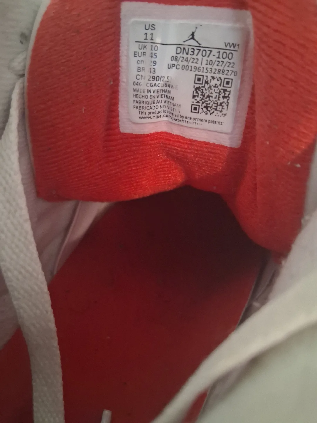 Jordan 3 Retro white cement Size 11 image indicator(5)