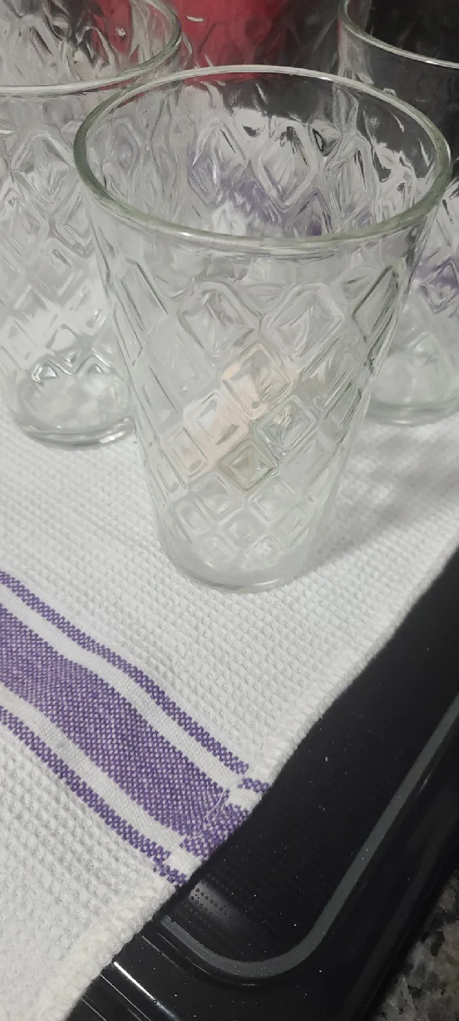 Set of 8 Clear Diamond Patterned Glasses image indicator(2)