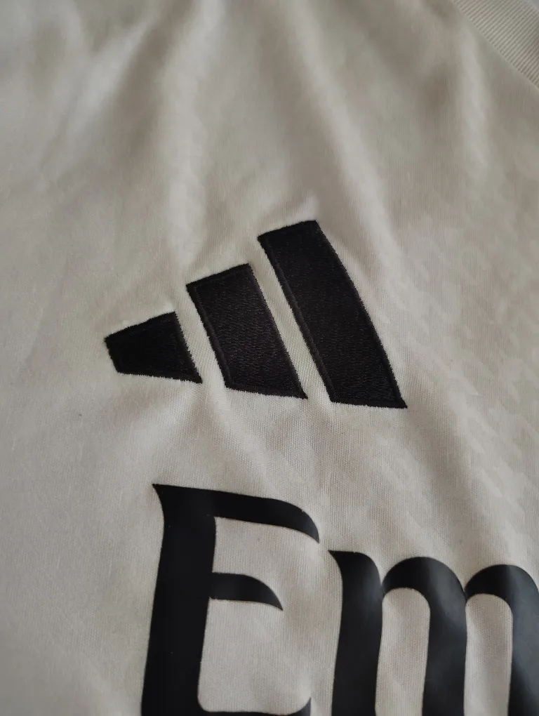 Adidas Real Madrid XL Jersey image indicator(3)