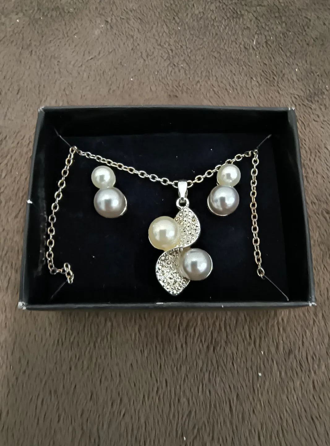 Pearl Necklace and Earring Set thumbnail