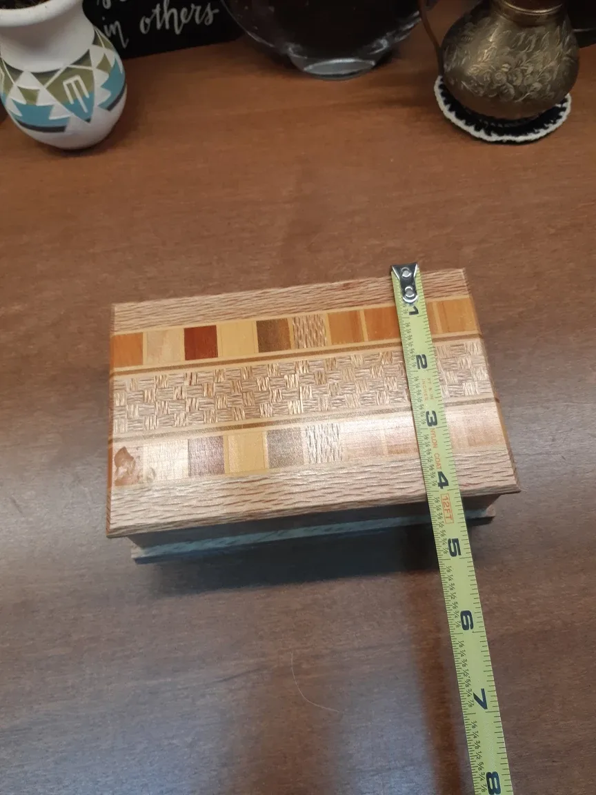 Vintage Sovereign Woodware Handcrafted box from New Zealand image indicator(4)