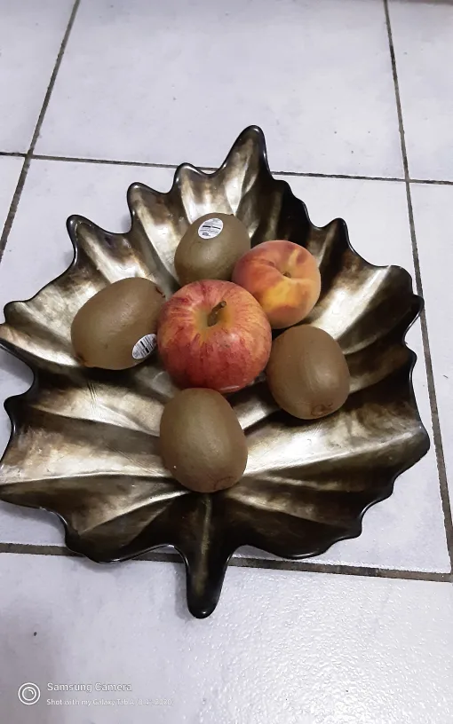 Glass  Leaf Shaped Decorative Bowl. image indicator(2)