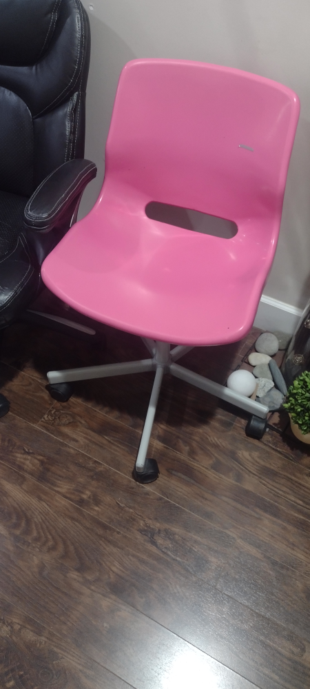 Coffee table,pink and black chair - photo 2