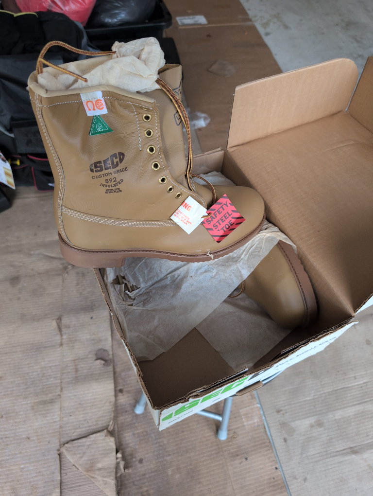 🥕 New SECO 892 Custom Grade Steel Toe Boots - Size 9 - photo 4