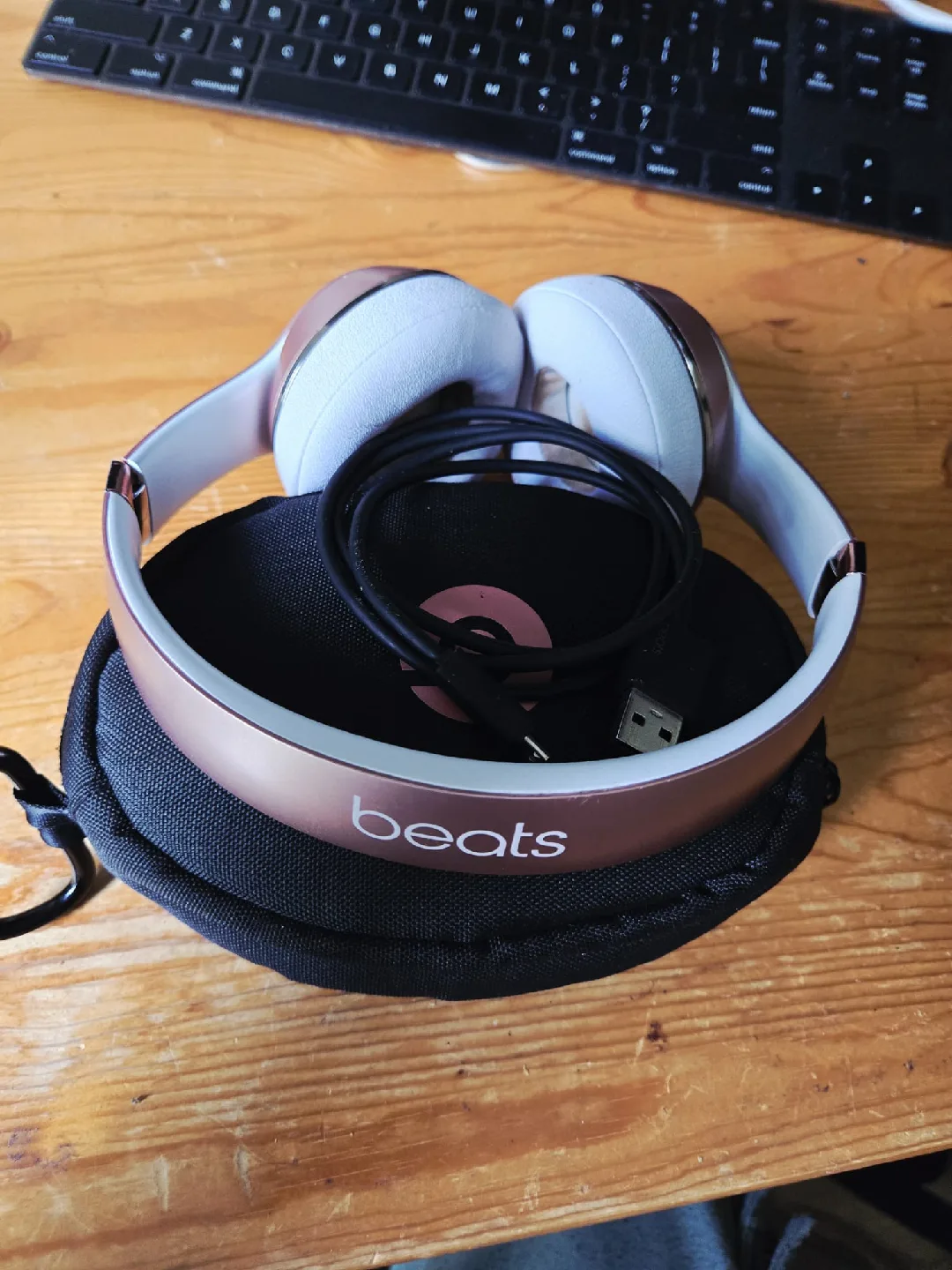 Beats Solo 3 Wireless Headphones - Rose Gold thumbnail