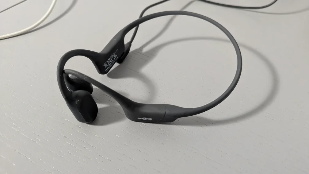 Shokz OpenRun SE Comet Grey Bone Conduction Headphones image indicator(3)